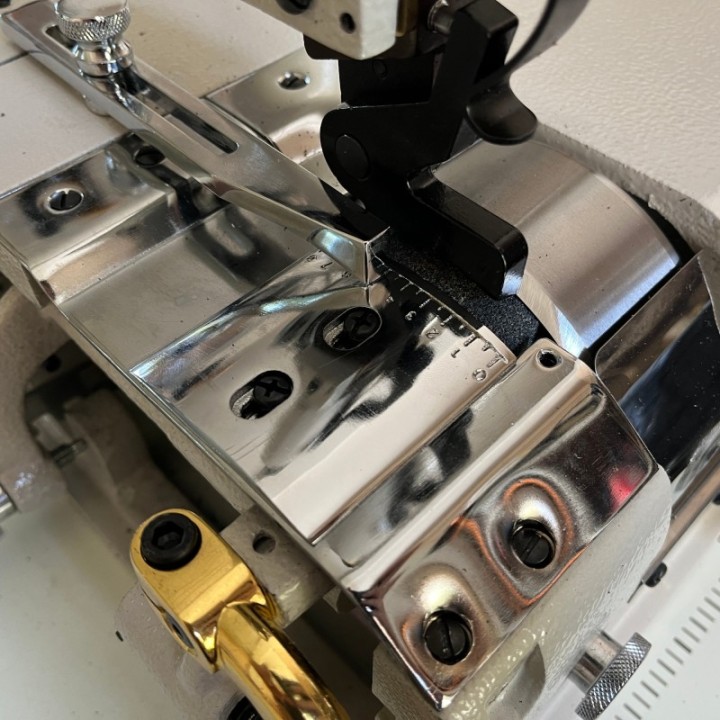 Machine à parer le cuir