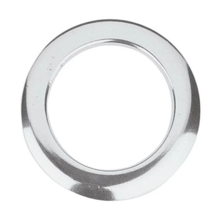 Bevelled ring